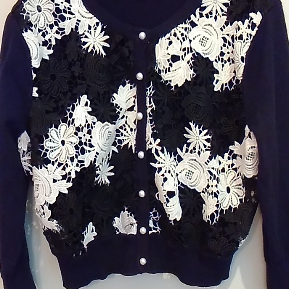 Karl Lagerfeld Black White Floral Crochet Lace Front Cropped Cardigan Sweater - Picture 3 of 13